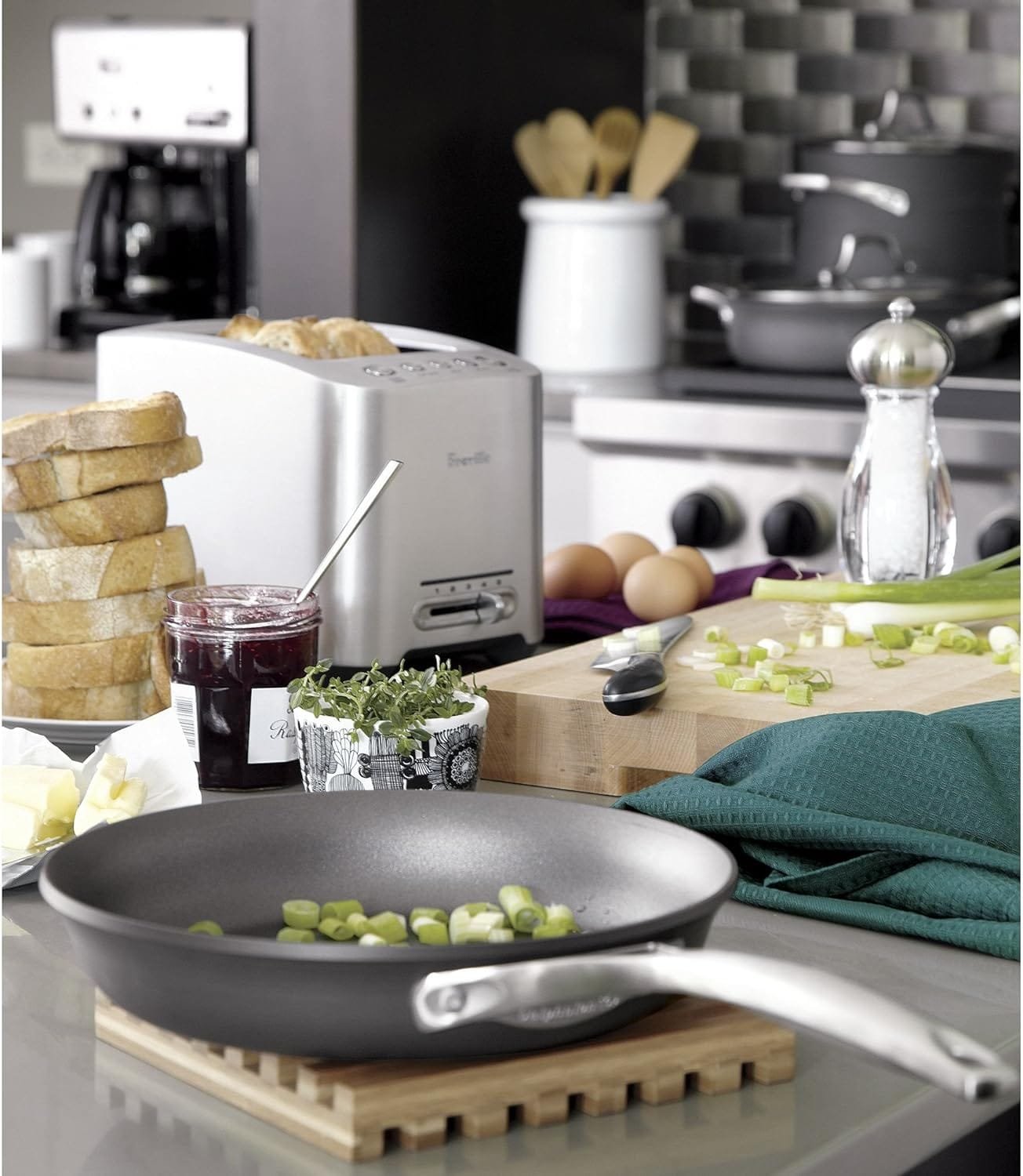 Breville BTA820XL Die-Cast 2-Slice Smart Toaster, Brushed Stainless Steel