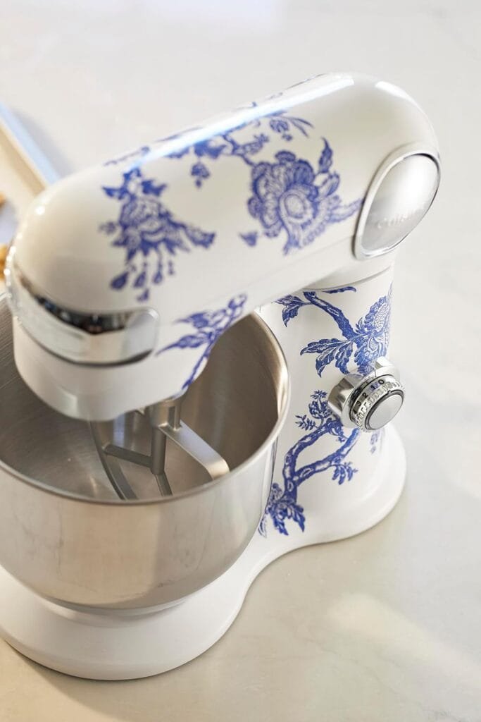 Cuisinart Stand Mixer, 12 Speed, 5.5 Quart Stainless Steel Bowl, Chef’s Whisk, Mixing Paddle, Dough Hook, Splash Guard w/ Pour Spout, White Linen, SM-50, Manual Cuisinart Stand Mixer, 12 Speed, 5.5 Quart Stainless Steel Bowl, Chef’s Whisk, Mixing Paddle, Dough Hook, Splash Guard w/ Pour Spout, White Linen, SM-50, Manual