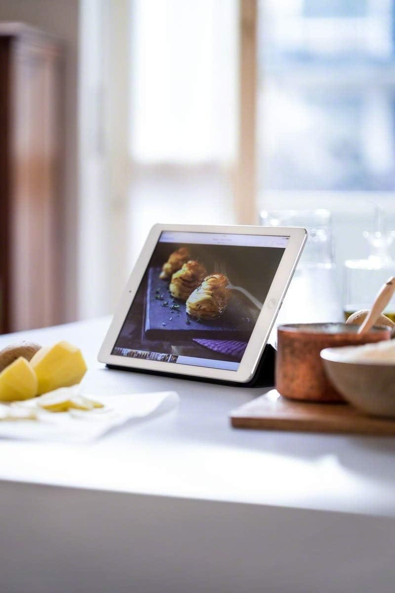 DeLonghi Livenza 0.8 cu ft. Stainless Steel Digital True European Convection Oven