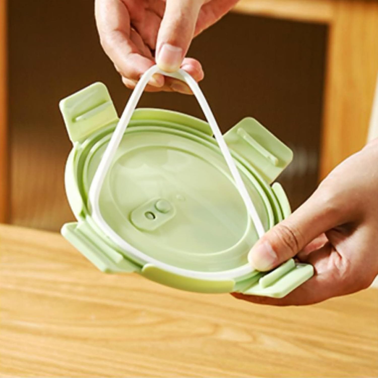 Glass Food Storage Containers, 21 oz Glass Soup Containers with Lids, Meal Prep Container Glass Bowls, Freezer, Microwave and Dishwasher Safe - Pack of 4 (Clear)