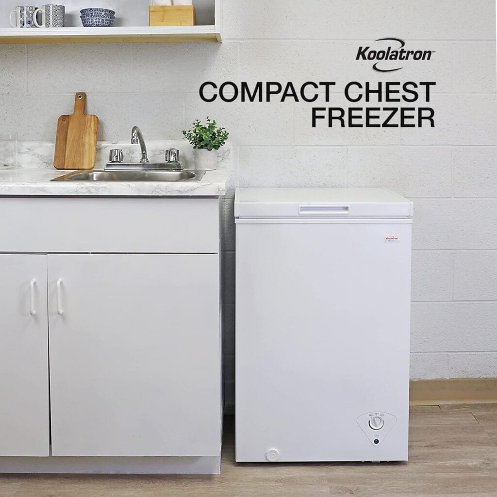Koolatron Compact Chest Freezer, 3.5 cu ft (99L), White, Manual Defrost Deep Freeze, Storage Basket, Space-Saving Flat Back, Stay-Open Lid, Front-Access Defrost Drain, for Apartment, Condo, Cottage