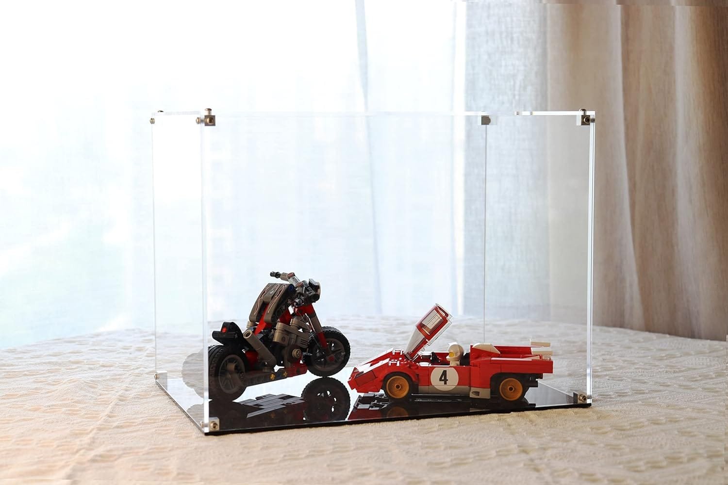 MaiiTiproll All Clear Acrylic Football Display Case, Assembly Box for Football Display, High-end Memory Box for Football  Memorabilia (12x8x9”)