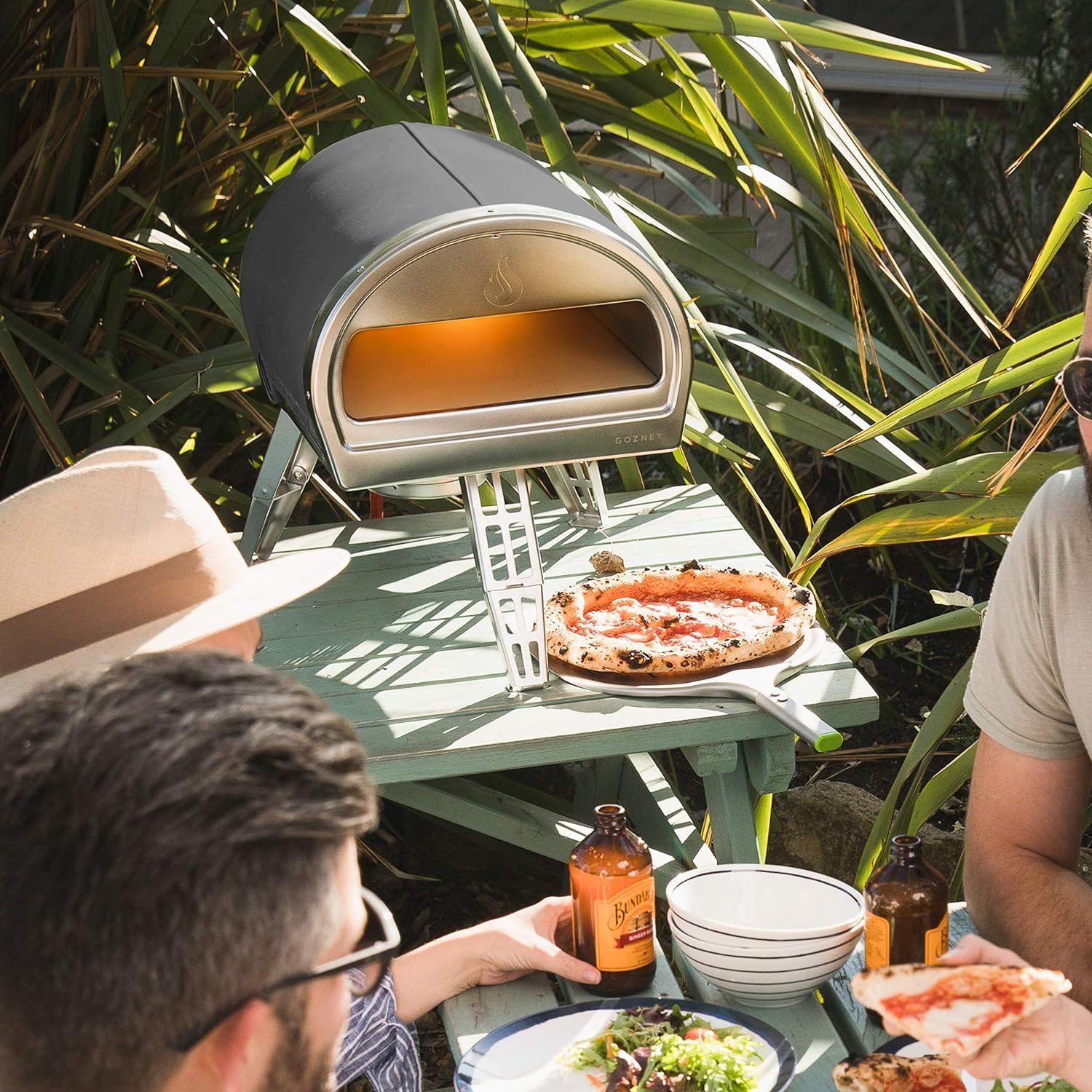 Roccbox Pizza Oven by Gozney | Portable Outdoor Oven | Gas Fired, Fire  Stone Outdoor Pizza Oven - Includes Professional Grade Pizza Peel