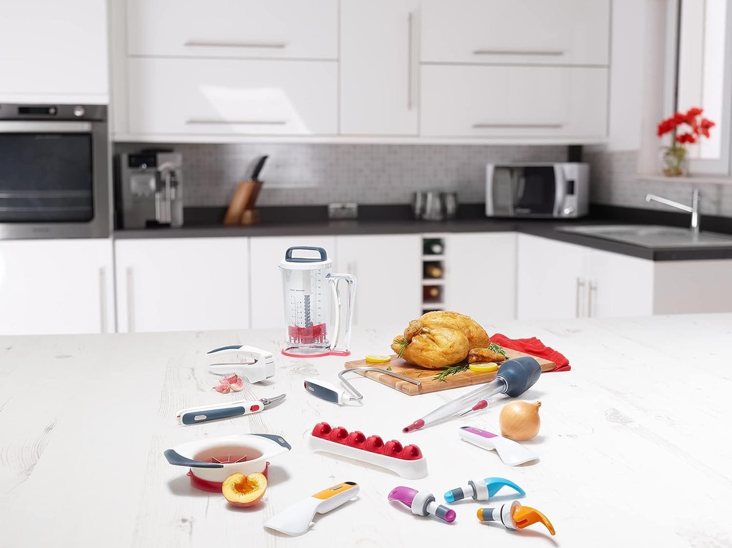 Zyliss Easy Clean Garlic Press - Lightweight, Easy-to-Use Garlic Mincer  Crusher for Food Prep  Kitchen Accessories