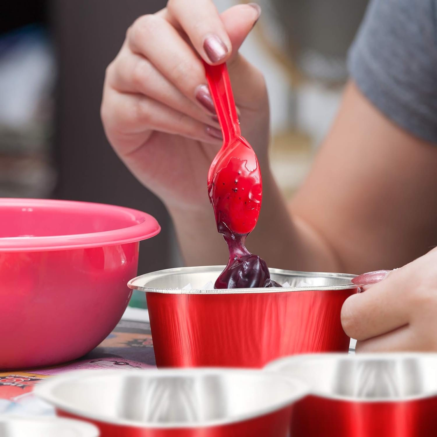100 Sets Heart Shaped Cake Pans with Lids, 100 ml/ 3.4 ounces, Aluminum Heart Cupcake Pans Disposable Mini Cupcake Cup Flan Baking Cups Pan with Lid for Valentine Mothers Day Wedding (Red)