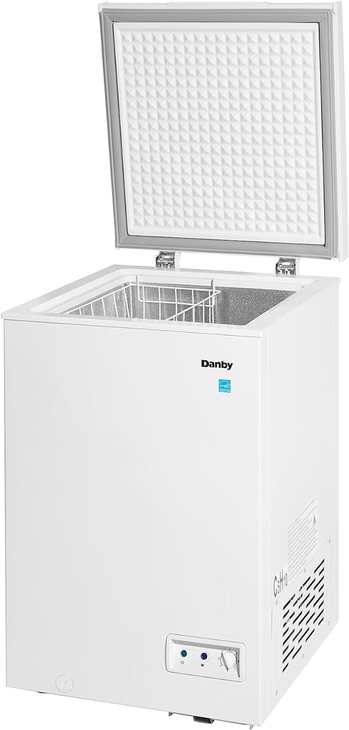Danby DCF035A5WDB Chest Freezer, White Danby DCF035A5WDB Chest Freezer, White