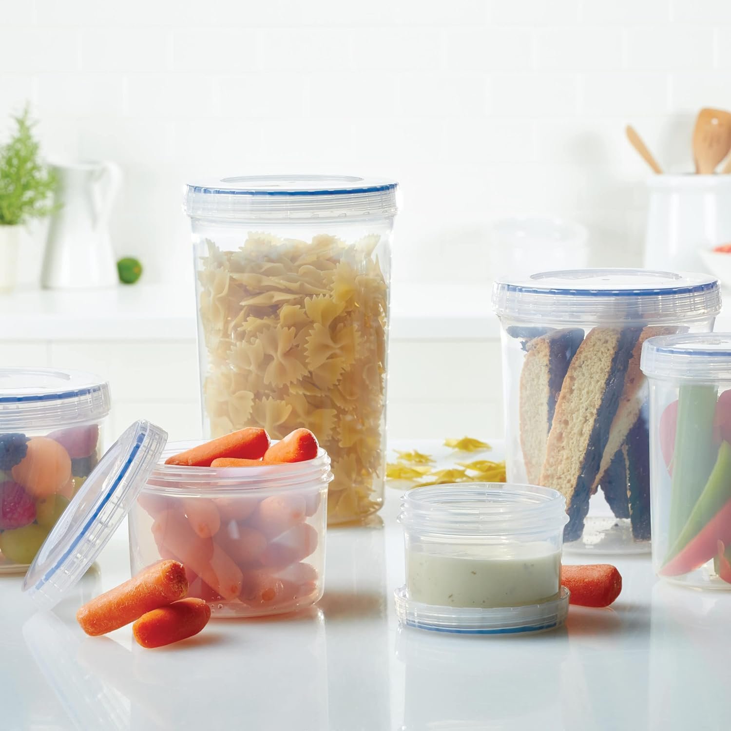 LOCK  LOCK Easy Essentials Twist Food Storage lids/Airtight containers, BPA Free, Short-22 oz-for Fruits, Clear LOCK  LOCK Easy Essentials Twist Food Storage lids/Airtight containers, BPA Free, Short-22 oz-for Fruits, Clear