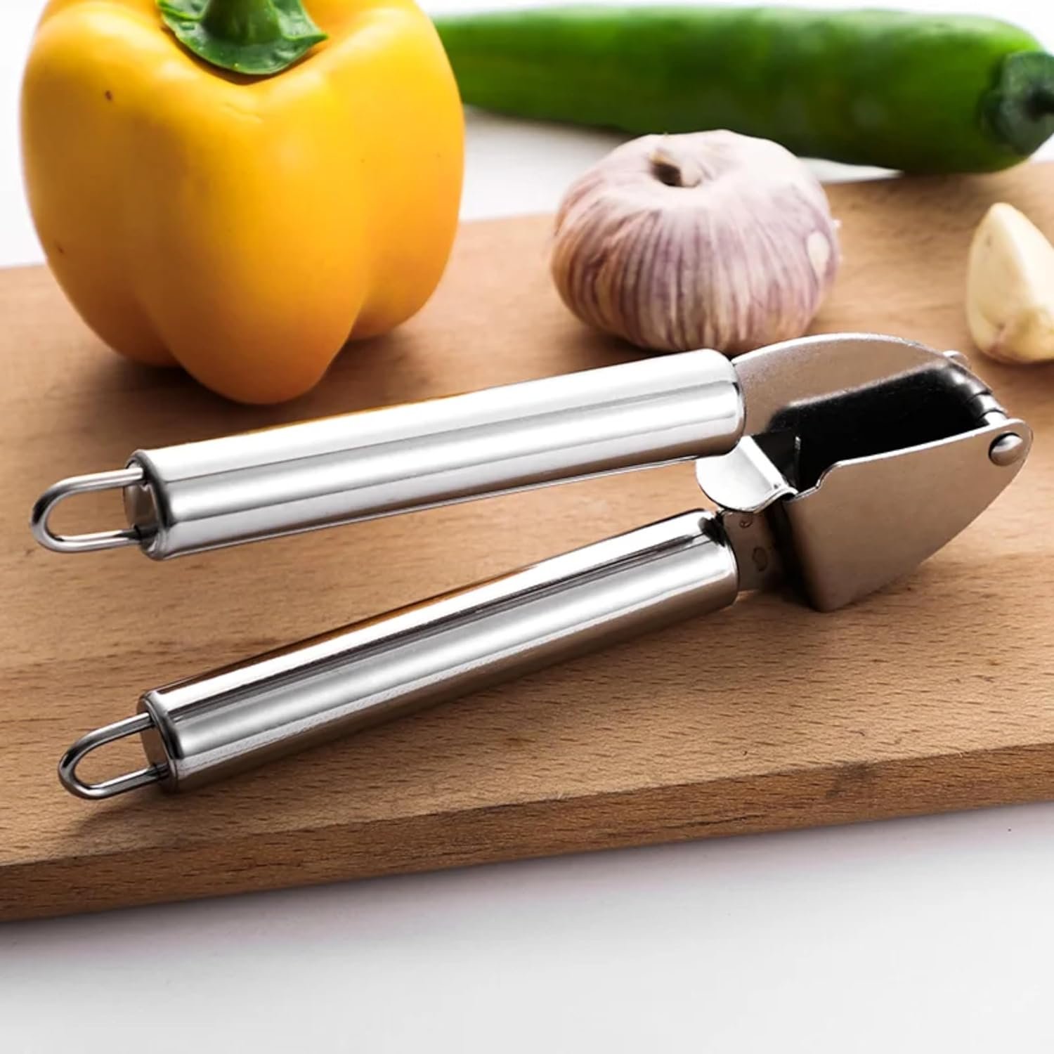 Premium Garlic Press Stainless Steel - Easy Squeeze with Good Grip, Dishwasher Safe - Professional Grade Garlic Crusher Easy to Clean - Effortless Handling and Multiple Uses.