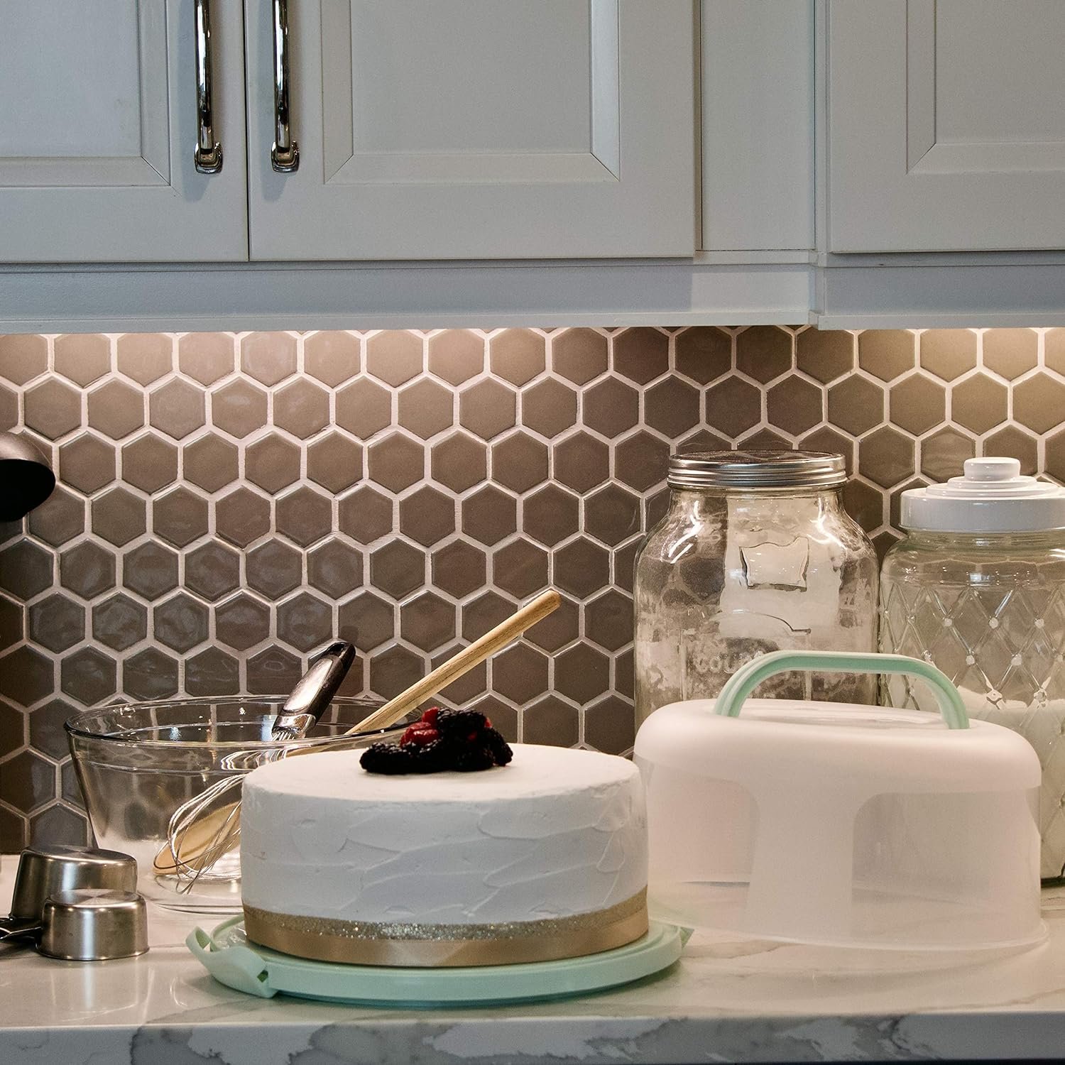 Round Cake Carrier Two Sided Cake Holder Serves as Five Section Serving Tray, Portable Cake Stand Fits 10 inch Cake, Cake Box Comes with Handle, Cake Container Holds Pies (Green) Round Cake Carrier Two Sided Cake Holder Serves as Five Section Serving Tray, Portable Cake Stand Fits 10 inch Cake, Cake Box Comes with Handle, Cake Container Holds Pies (Green)