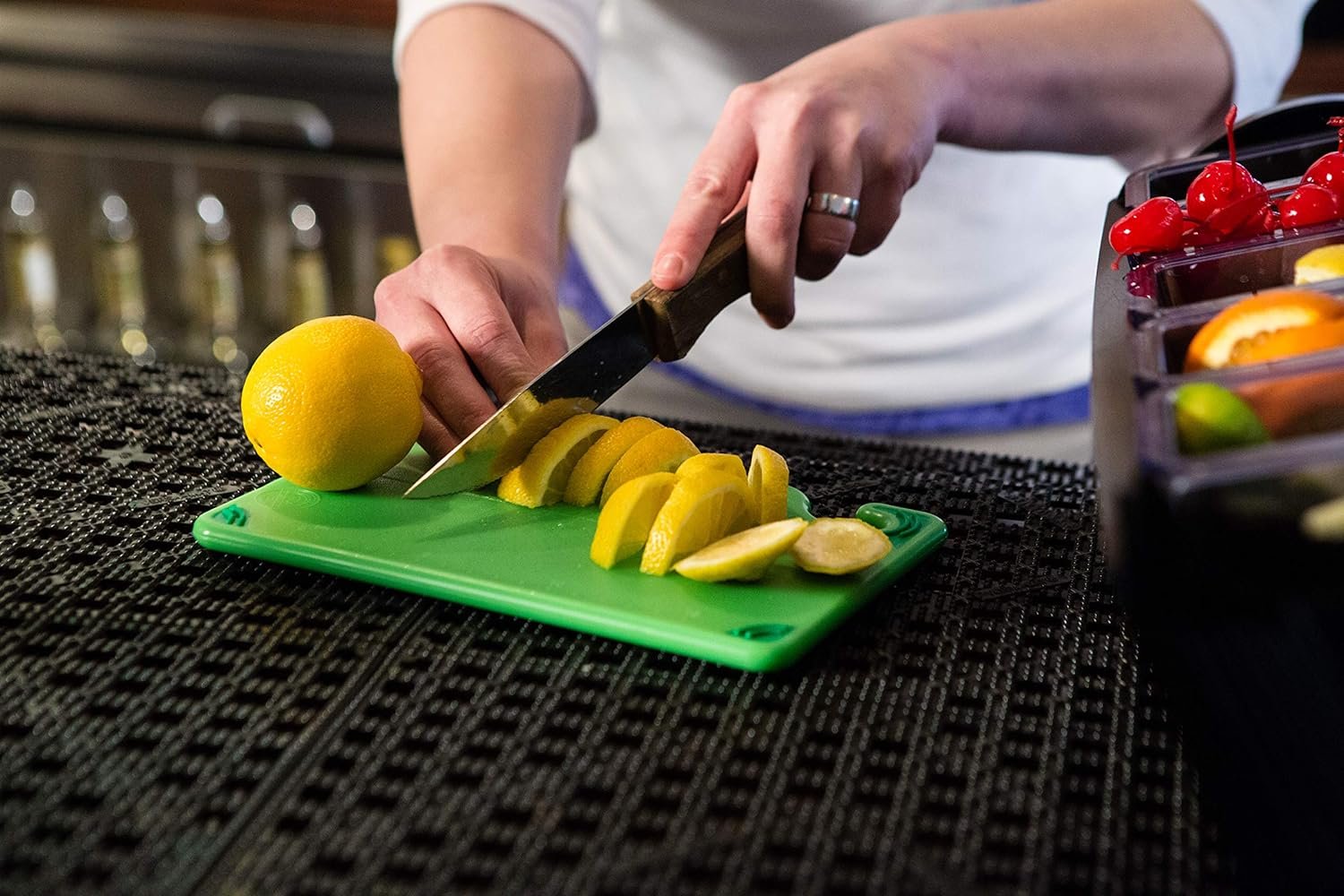 San Jamar Saf-T-Grip Plastic Cutting Board with Safety Hook, 9 x 12 x 0.375, White