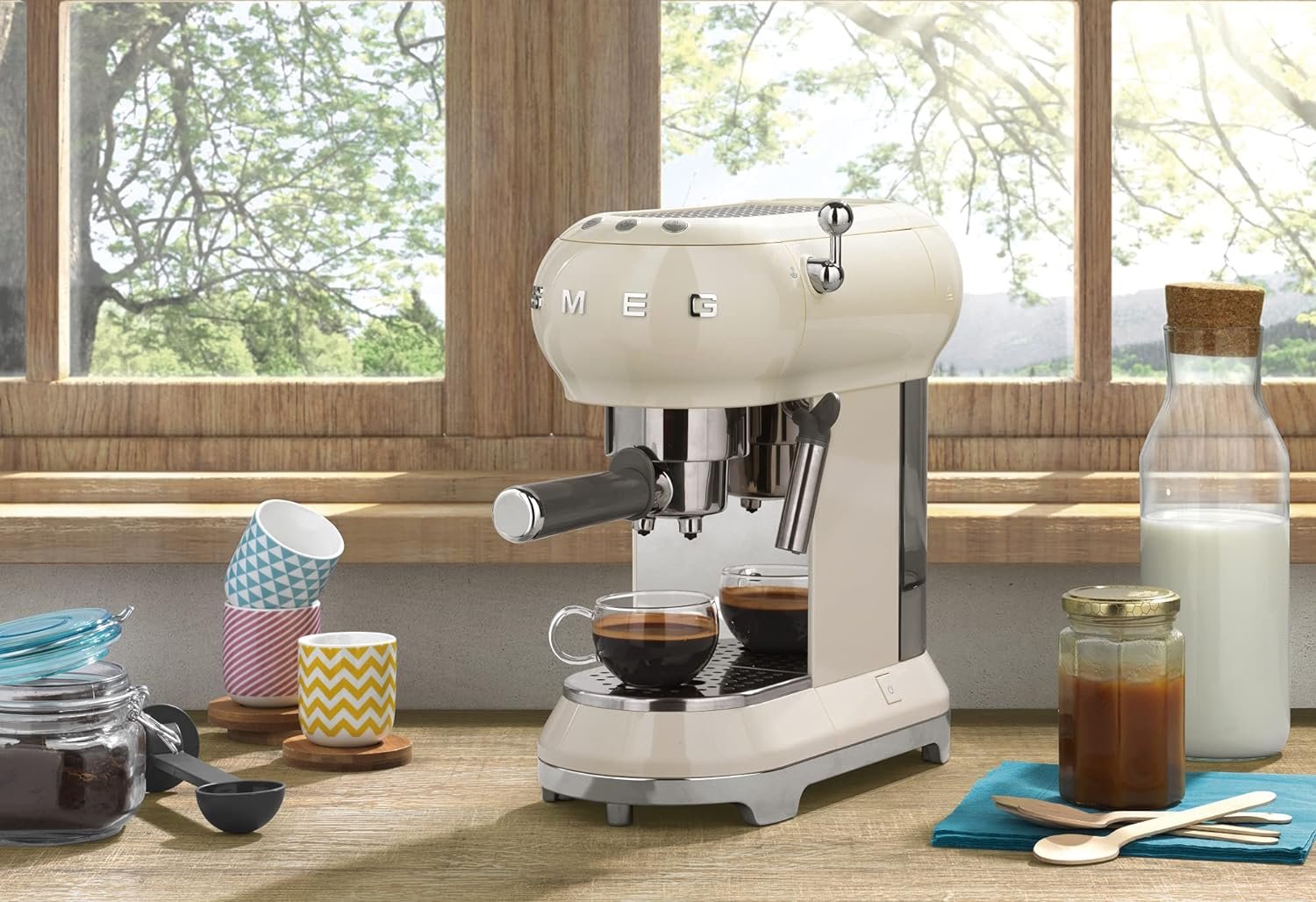 Smeg ECF01CRUS Espresso Coffee Machine, One Size, 1L, Cream Smeg ECF01CRUS Espresso Coffee Machine, One Size, 1L, Cream