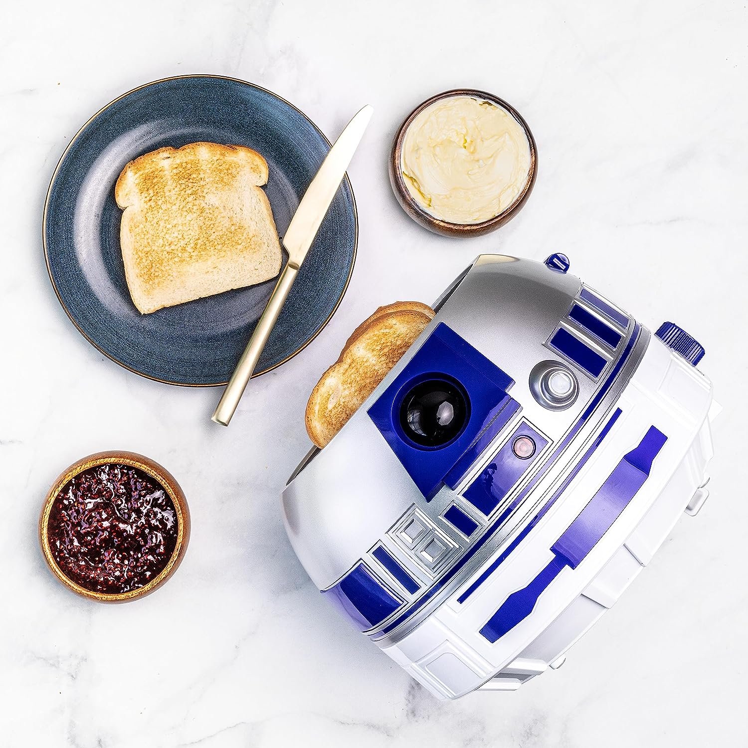 Uncanny Brands Star Wars R2D2 Deluxe Toaster - Lights-Up and Makes Sounds Like Artoo