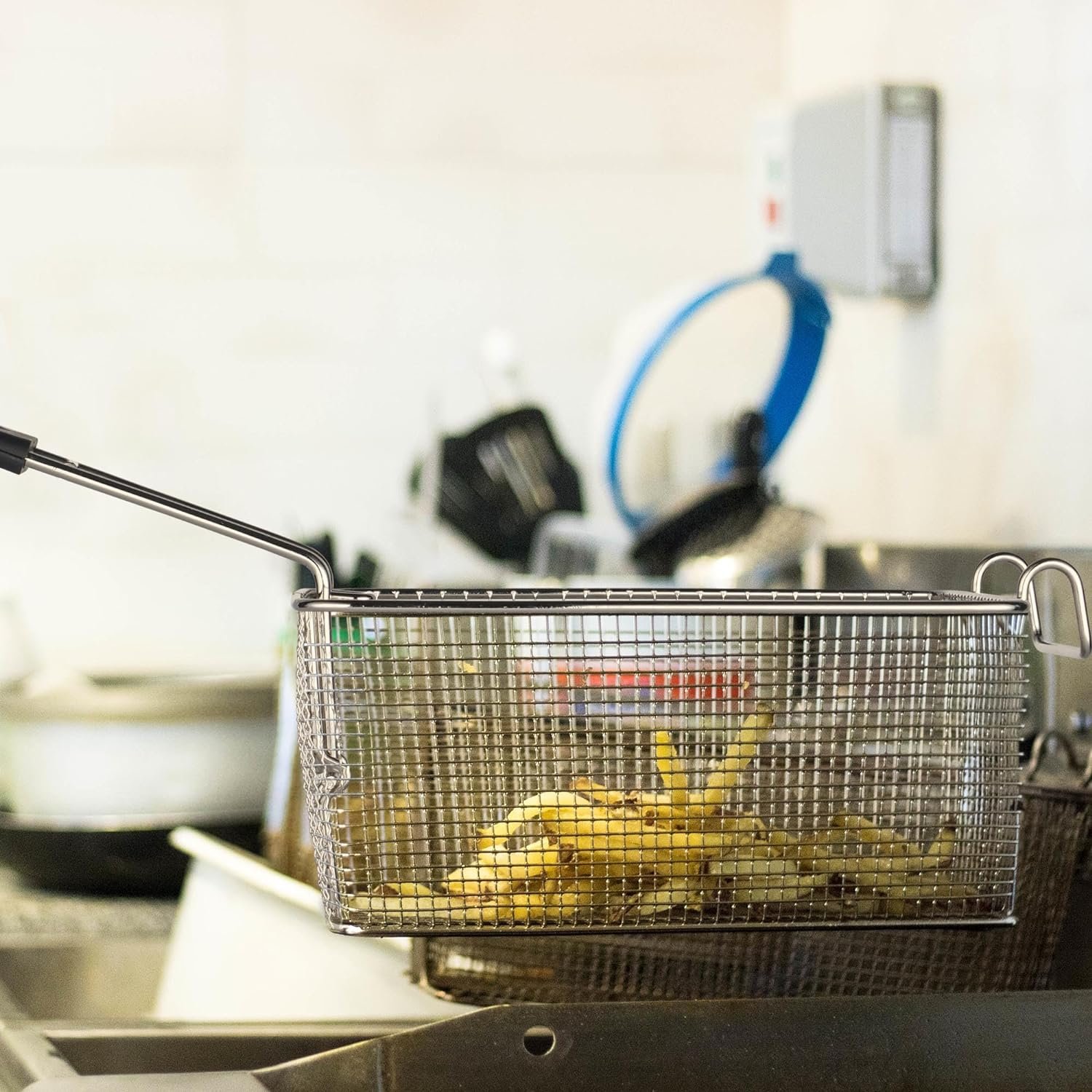 WeChef Deep Fryer Baskets with non-slip Handle 7 7/8 x 6 7/8 x 3 15/16 Heavy Duty Construction Fryer Basket for Commercial Restaurant Roadside Stall Black